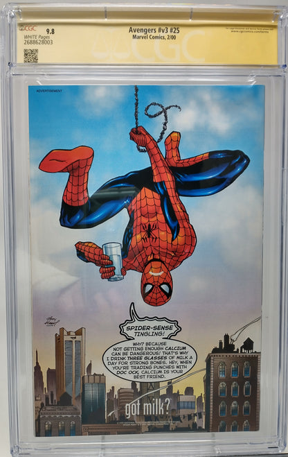 AVENGERS #V3 #25 - MARVEL 2000 - CGC 9.8 NM/MT - SIGNED GEORGE PEREZ